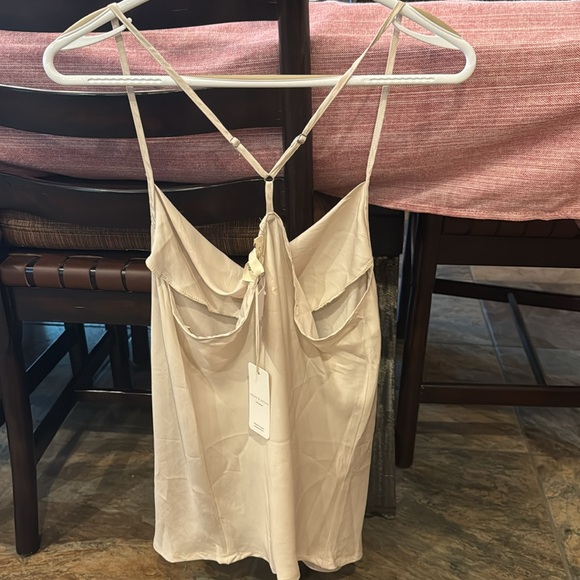 Gorgeous silk like tank - Picture 2 of 4